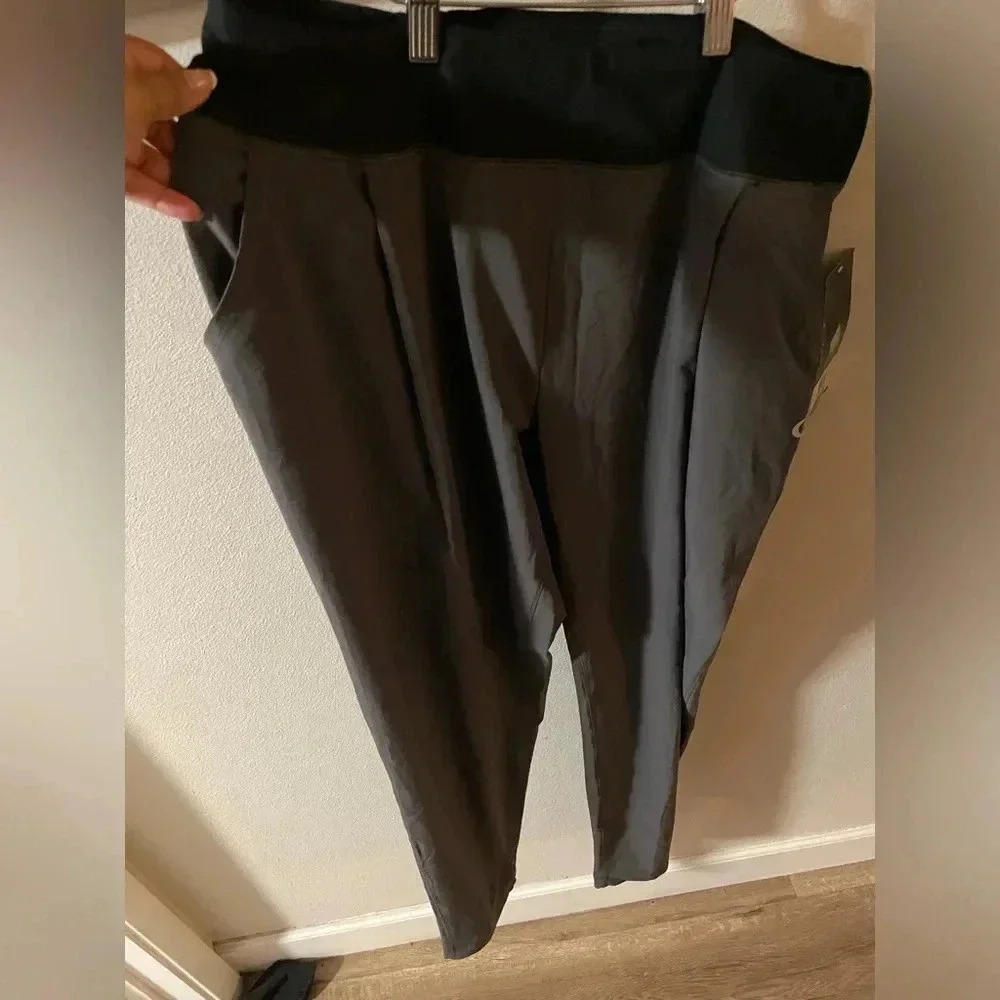 Oakley gray/black‎ jogger pants size Large
